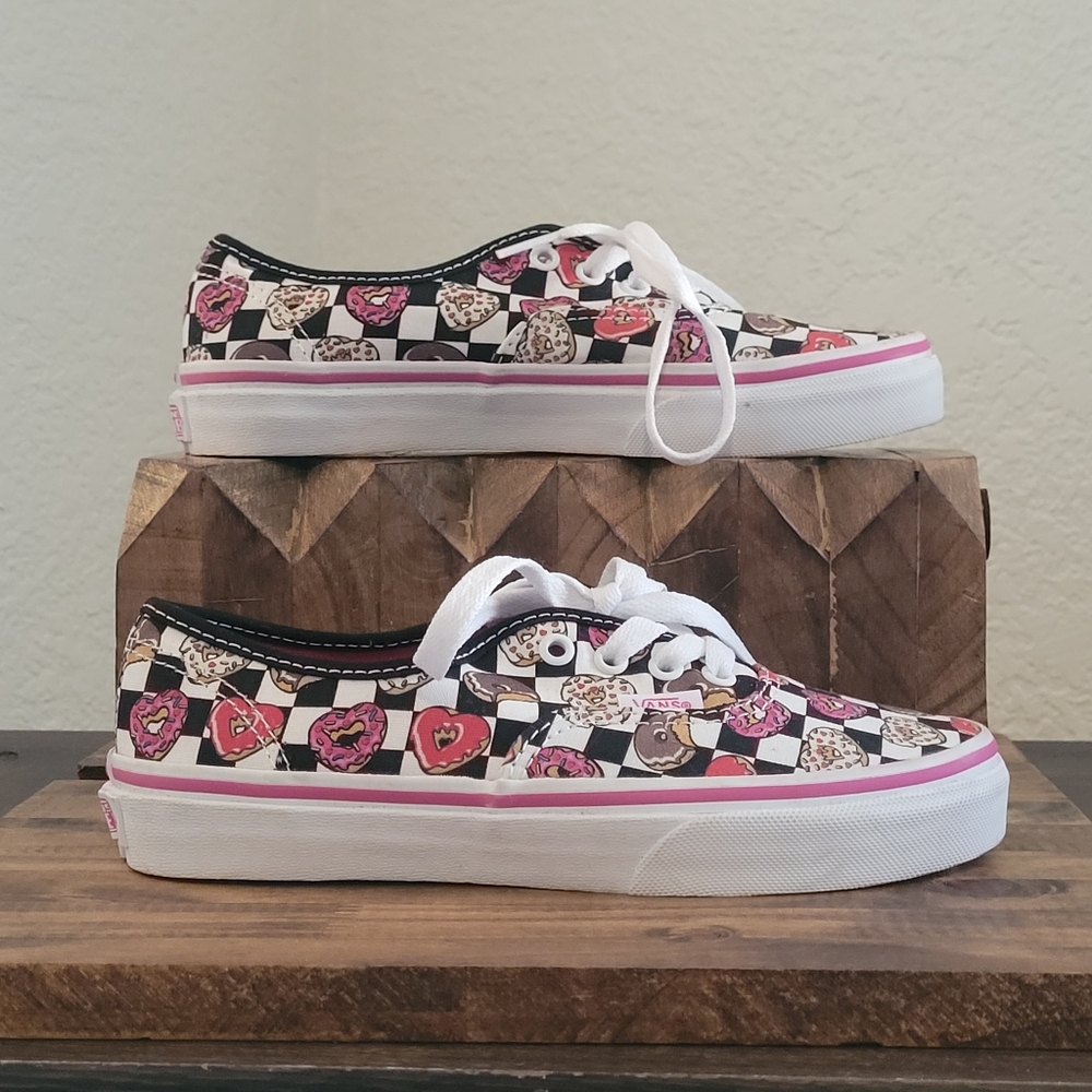 Kids VANS Sz 2. 5 Pre-Owned, Black & White With Multi-Colors Donuts Print